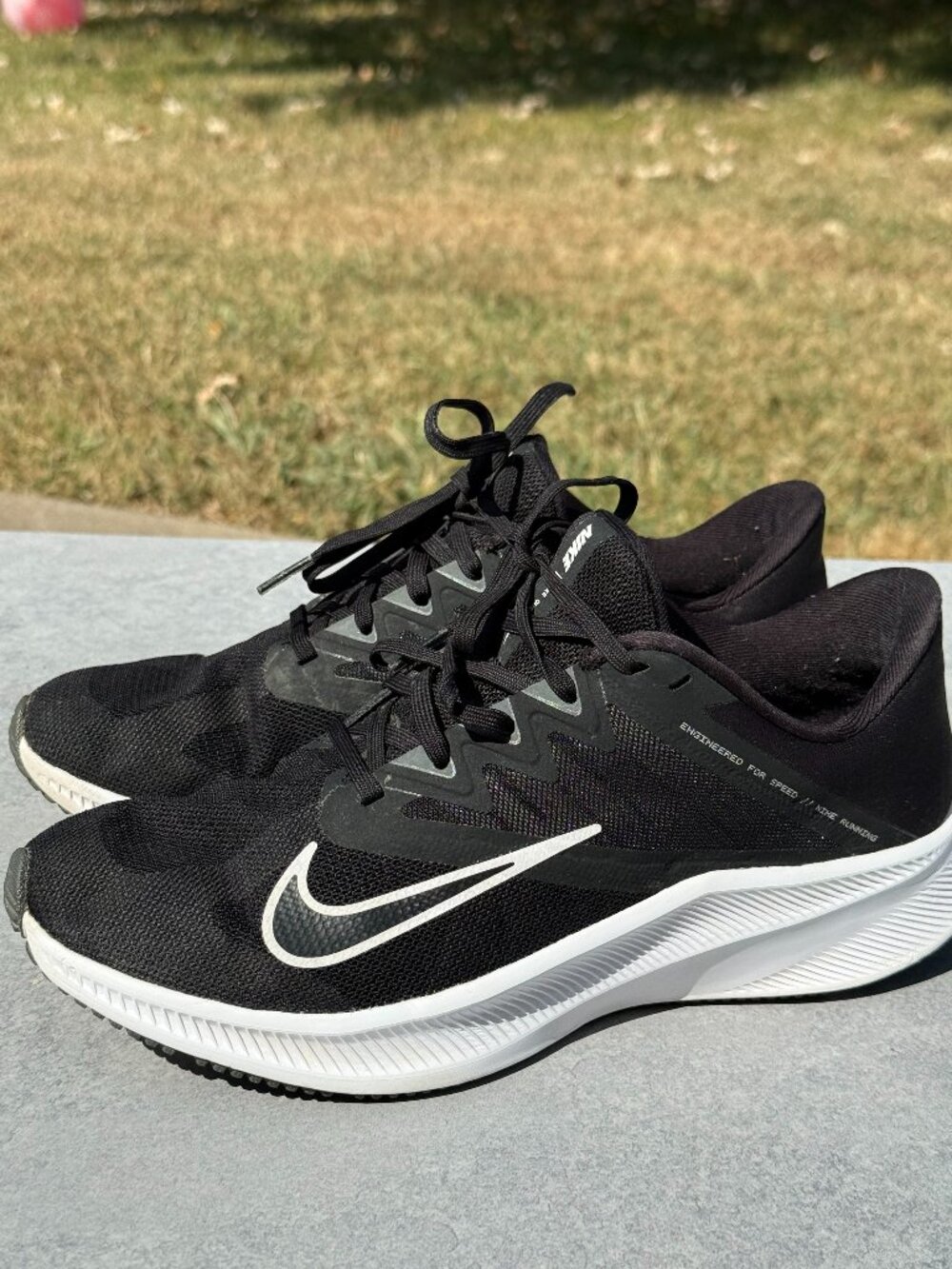 Nike Quest 3 Womens 9 Black White Running Shoes Athleisure Gymcore Sneakers 4180